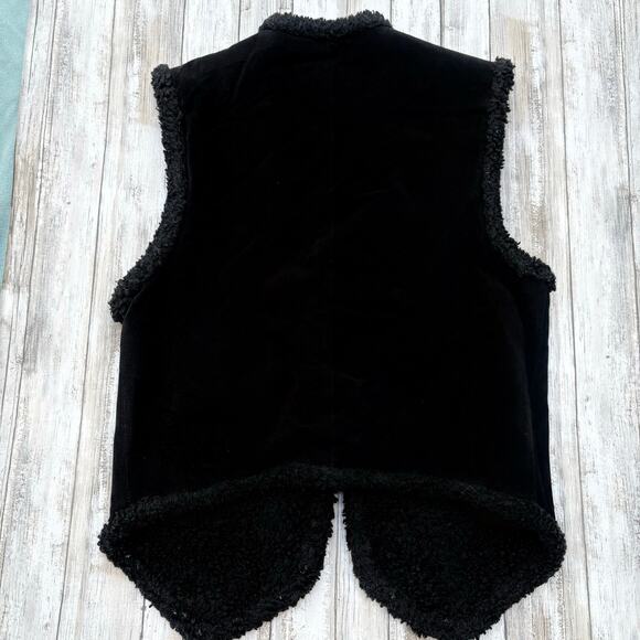 VTG Clean Lines Suede Sherpa Lined Vest Sz M Black Statement Buttons Western 90s - Picture 2 of 8